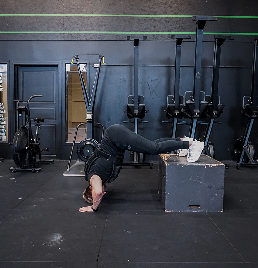 Pike push-ups med vektvest Pike push-ups med vektvest
